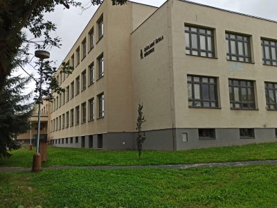 Venkovní areál školy k zahájení školního roku 2022/2023