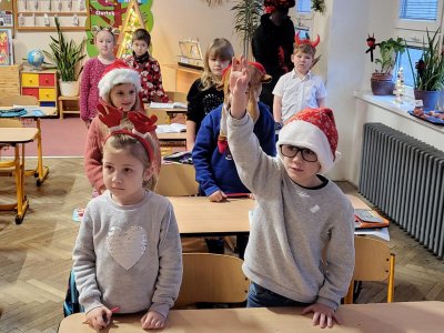 Mikuláš v 1.B + běhací diktát