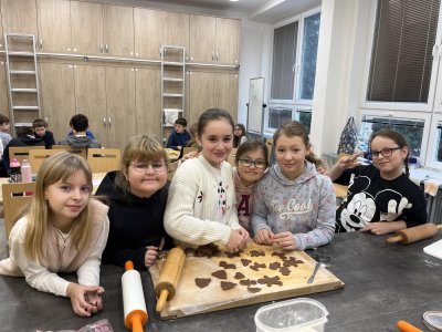 5.B peče perníčky