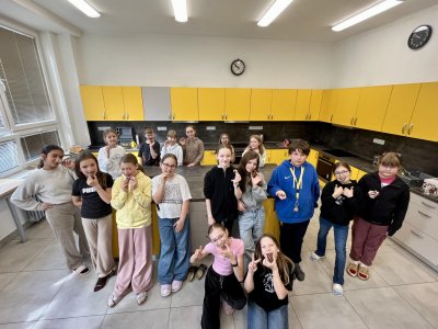 5.B peče na jarmark - perníčky