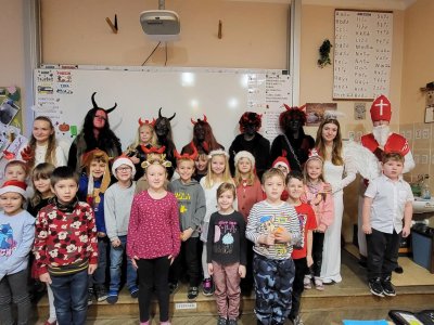 Mikuláš v 1.B + běhací diktát